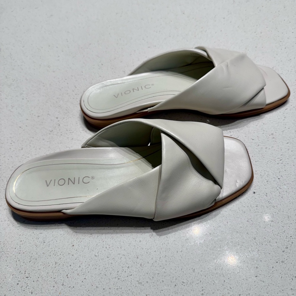 Vionic Women's Cream Miramar Mules